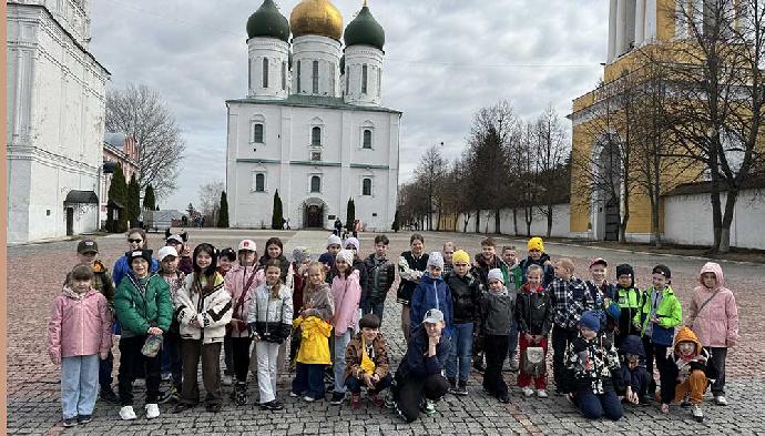 Экскурсия учеников всех классов школы «Феникс» в город Коломну. 